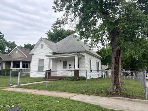 1527 S Moffet Avenue Joplin Mo 64804 Ave, Joplin, MO 64804