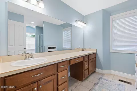 Bath - 105 Briarbrook Drive Carl Junction Mo 64834 Dr, Carl Junction, MO 64834 photo 3 of 6