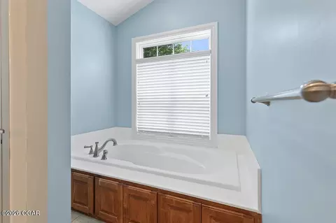 Bath - 105 Briarbrook Drive Carl Junction Mo 64834 Dr, Carl Junction, MO 64834 photo 4 of 6