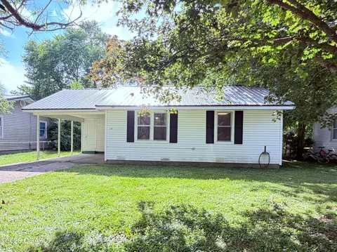 718 Gibson Avenue Neosho Mo 64850 Ave, Neosho, MO 64850