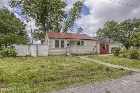 Exterior - 103 E 18th Street Lamar Mo 64759 St, Lamar, MO 64759 photo 4 of 4