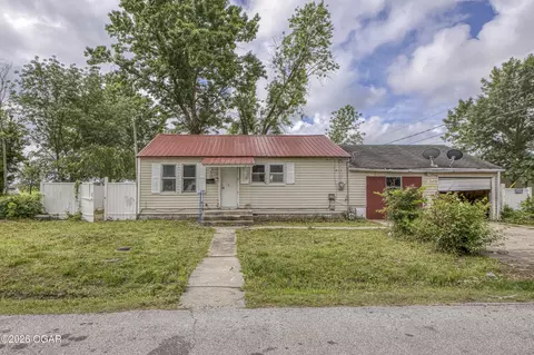 Exterior - 103 E 18th Street Lamar Mo 64759 St, Lamar, MO 64759 photo 1 of 4