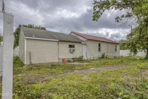 Exterior - 103 E 18th Street Lamar Mo 64759 St, Lamar, MO 64759 photo 3 of 4