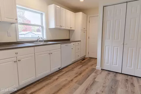 Kitchen - 1507 Cherry Street Lamar Mo 64759 St, Lamar, MO 64759 photo 3 of 4