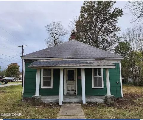 939 S Wyandotte Avenue Baxter Springs Ks 66713 Ave, Baxter Springs, KS 66713