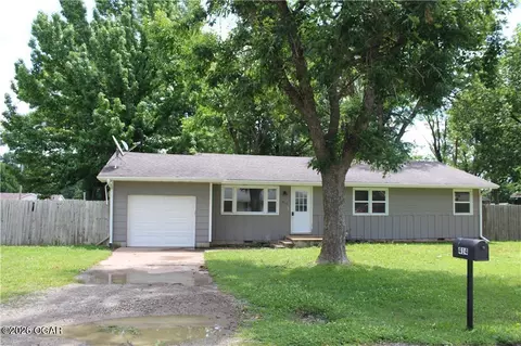 414 N Logan Street Girard Ks 66743 St, Girard, KS 66743