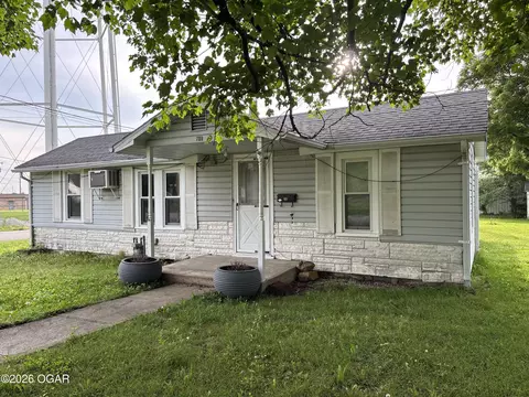 Exterior - 700 Parry Street Lamar Mo 64759 St, Lamar, MO 64759 photo 3 of 5