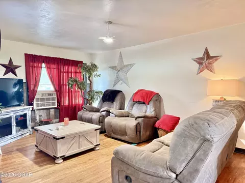 Living - 600 E Pearl Street Aurora Mo 65605 St, Aurora, MO 65605 photo 1 of 3