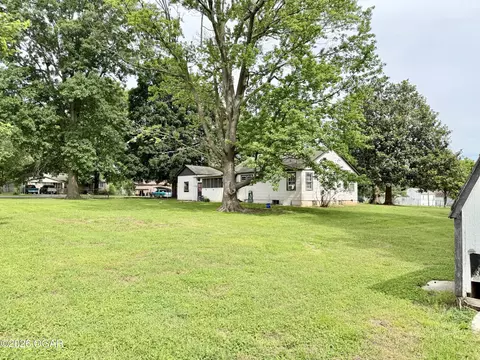 Exterior - 600 E Pearl Street Aurora Mo 65605 St, Aurora, MO 65605 photo 6 of 20