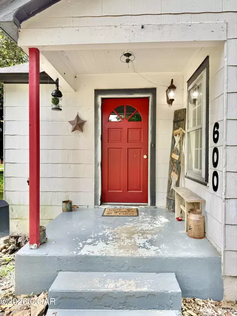 Exterior - 600 E Pearl Street Aurora Mo 65605 St, Aurora, MO 65605 photo 1 of 20