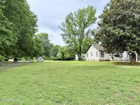 Exterior - 600 E Pearl Street Aurora Mo 65605 St, Aurora, MO 65605 photo 7 of 20