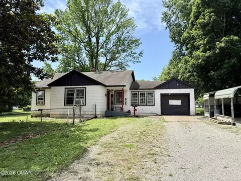 Exterior - 600 E Pearl Street Aurora Mo 65605 St, Aurora, MO 65605 photo 18 of 20