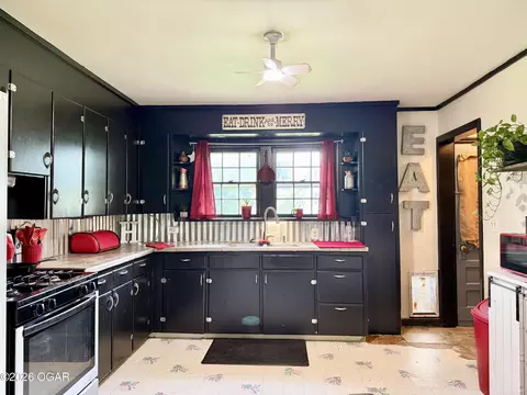 Kitchen - 600 E Pearl Street Aurora Mo 65605 St, Aurora, MO 65605 photo 2 of 4