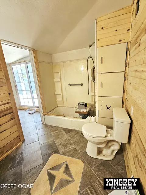 Bath - 2217 S Adele Avenue Joplin Mo 64804 Ave, Joplin, MO 64804 photo 5 of 6
