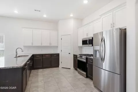 Kitchen - 2201 Mardale Circle Joplin Mo 64804 Cir, Joplin, MO 64804 photo 1 of 2