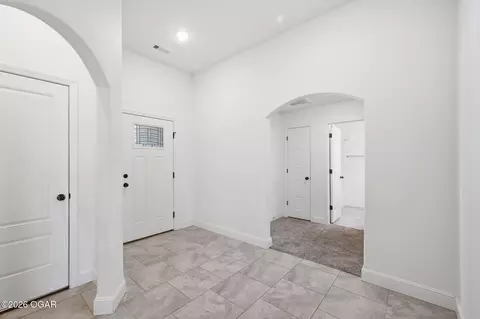 Entry Way - 2201 Mardale Circle Joplin Mo 64804 Cir, Joplin, MO 64804 photo 3 of 3