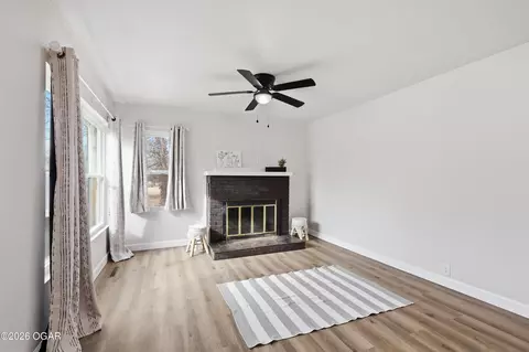 Living - 305 W Maple Street Diamond Mo 64840 St, Diamond, MO 64840 photo 4 of 7