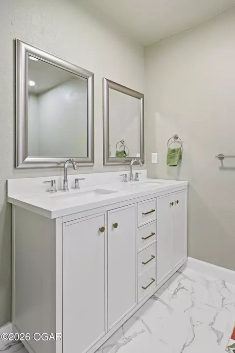 Bath - 305 W Maple Street Diamond Mo 64840 St, Diamond, MO 64840 photo 5 of 8