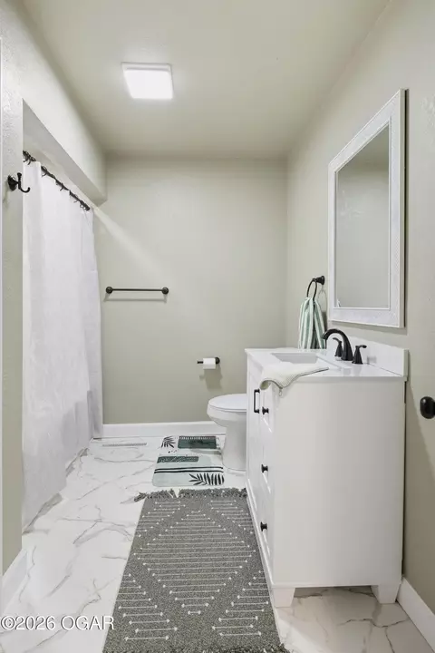 Bath - 305 W Maple Street Diamond Mo 64840 St, Diamond, MO 64840 photo 8 of 8