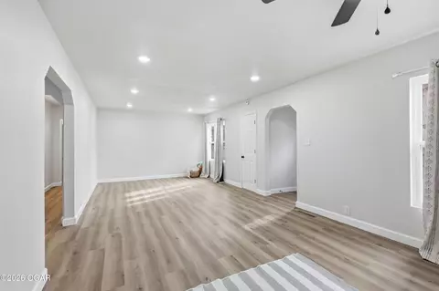 Entry Way - 305 W Maple Street Diamond Mo 64840 St, Diamond, MO 64840 photo 1 of 1