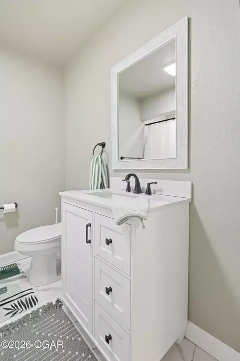 Bath - 305 W Maple Street Diamond Mo 64840 St, Diamond, MO 64840 photo 1 of 8