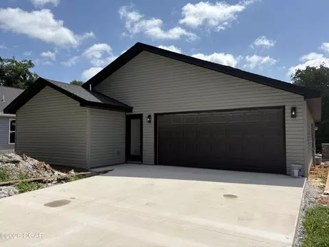 1021 N Prospect Avenue Carthage Mo 64836 Ave, Carthage, MO 64836
