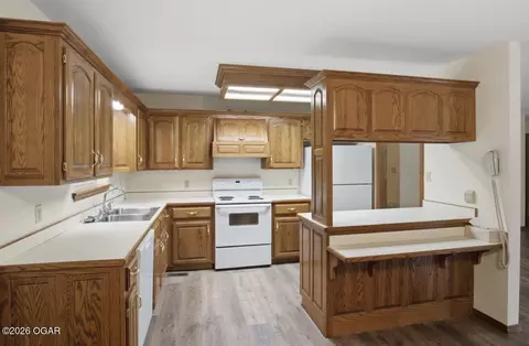 Kitchen - 101 Bear Lane Seneca Mo 64865 Ln, Seneca, MO 64865 photo 2 of 3