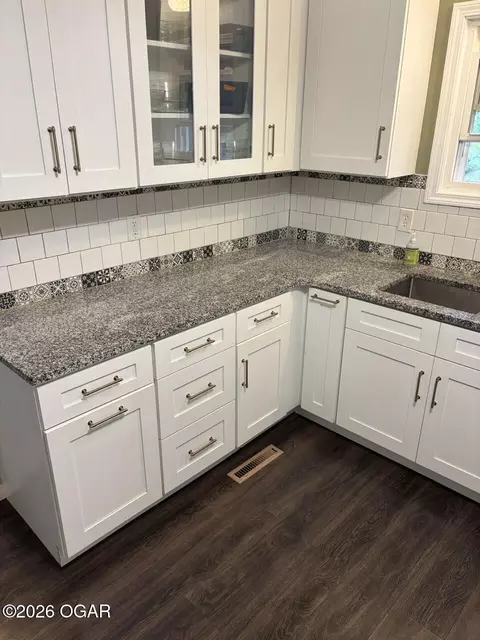 Kitchen - 2147 Forest Drive Carthage Mo 64836 Dr, Carthage, MO 64836 photo 5 of 10