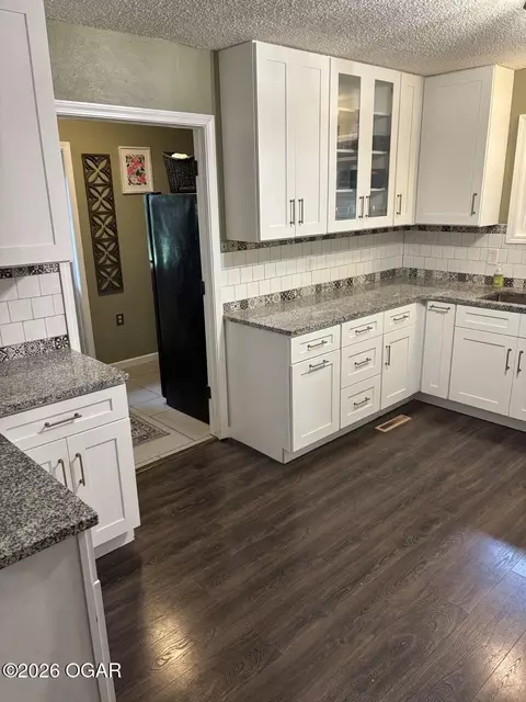 Kitchen - 2147 Forest Drive Carthage Mo 64836 Dr, Carthage, MO 64836 photo 6 of 10