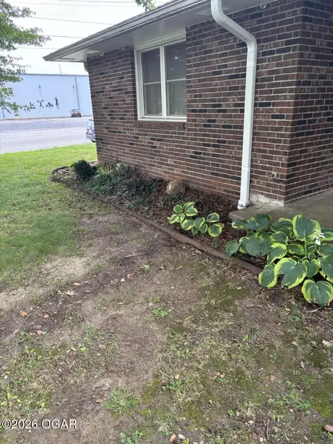 Exterior - 2147 Forest Drive Carthage Mo 64836 Dr, Carthage, MO 64836 photo 6 of 14