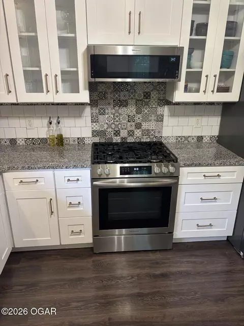 Kitchen - 2147 Forest Drive Carthage Mo 64836 Dr, Carthage, MO 64836 photo 4 of 10