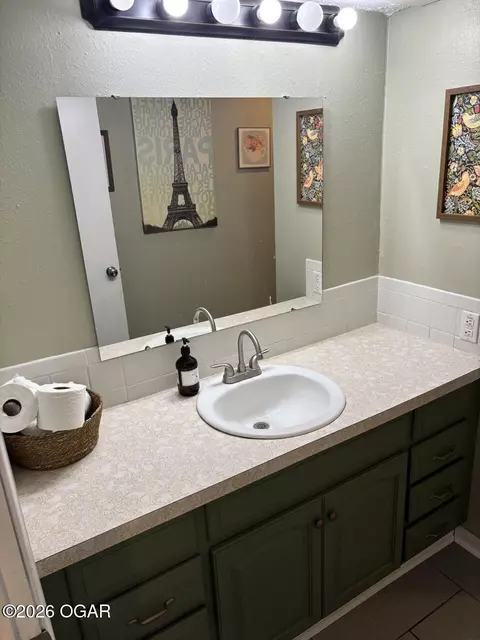 Bath - 2147 Forest Drive Carthage Mo 64836 Dr, Carthage, MO 64836 photo 16 of 16