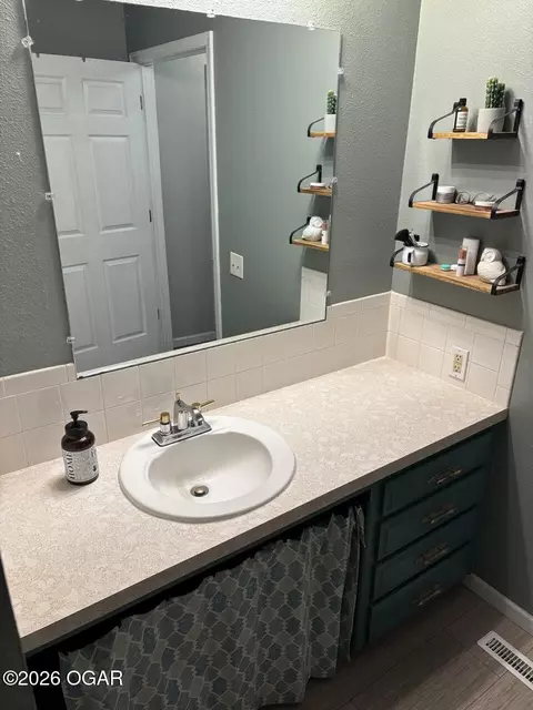 Bath - 2147 Forest Drive Carthage Mo 64836 Dr, Carthage, MO 64836 photo 3 of 16