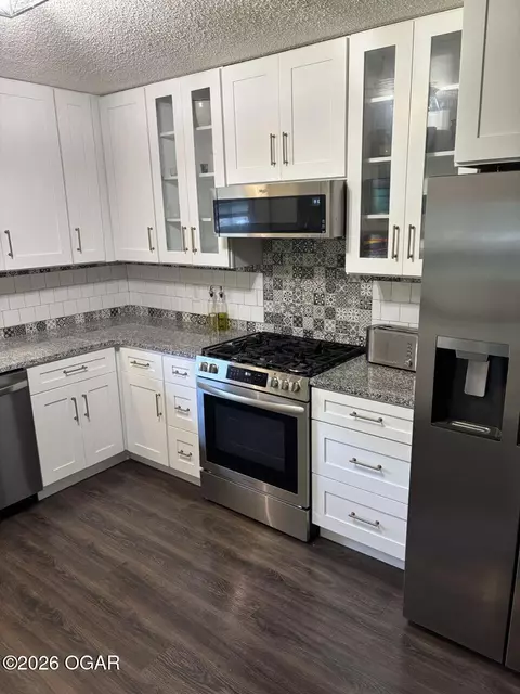 Kitchen - 2147 Forest Drive Carthage Mo 64836 Dr, Carthage, MO 64836 photo 2 of 10