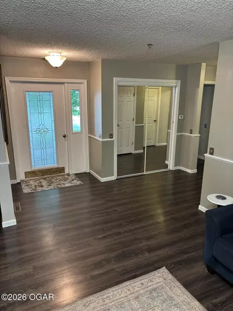 Entry Way - 2147 Forest Drive Carthage Mo 64836 Dr, Carthage, MO 64836 photo 2 of 22