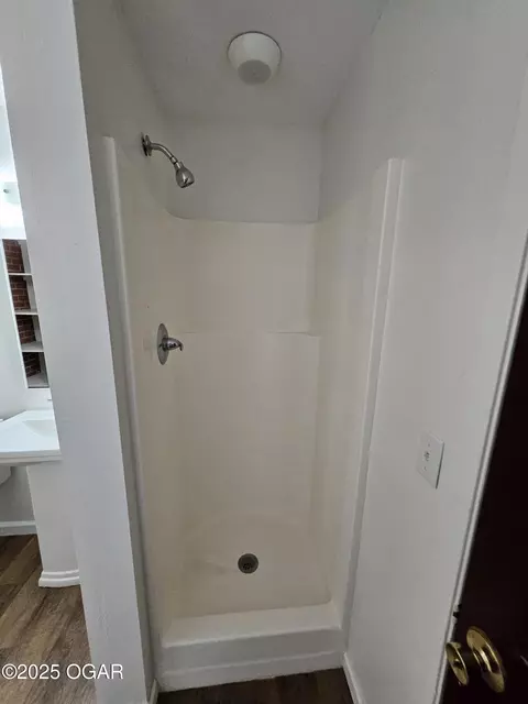 Bath - 1011 3rd Street Monett Mo 65708 St, Monett, MO 65708 photo 11 of 12