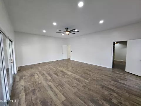 Living - 1011 3rd Street Monett Mo 65708 St, Monett, MO 65708 photo 4 of 5