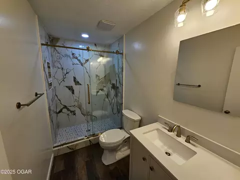Bath - 1011 3rd Street Monett Mo 65708 St, Monett, MO 65708 photo 1 of 12