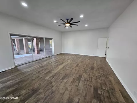 Living - 1011 3rd Street Monett Mo 65708 St, Monett, MO 65708 photo 5 of 5
