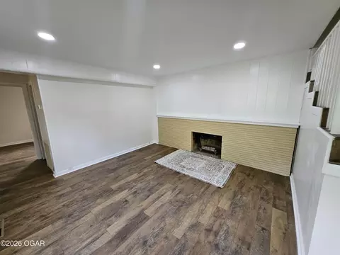 Living - 1011 3rd Street Monett Mo 65708 St, Monett, MO 65708 photo 1 of 5