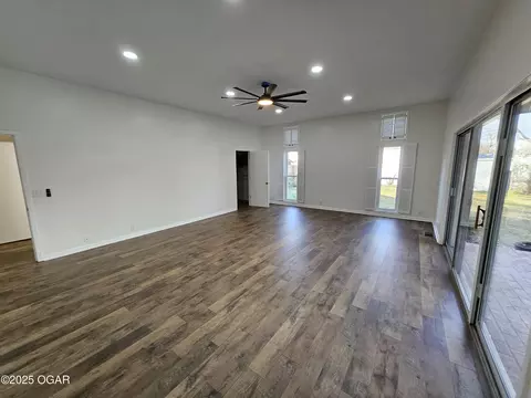 Living - 1011 3rd Street Monett Mo 65708 St, Monett, MO 65708 photo 3 of 5