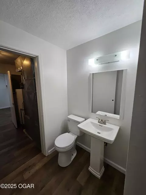 Bath - 1011 3rd Street Monett Mo 65708 St, Monett, MO 65708 photo 10 of 12