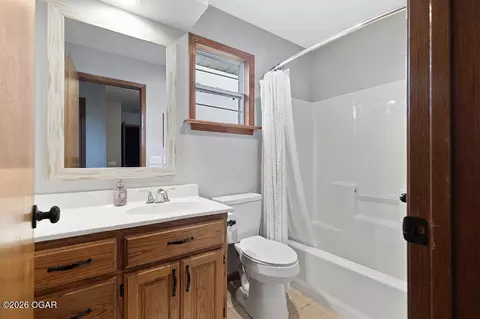 Bath - 202 Briarbrook Drive Carl Junction Mo 64834 Dr, Carl Junction, MO 64834 photo 4 of 4