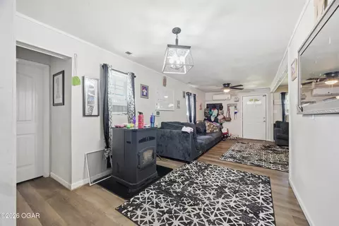 Entry Way - 222 Splitlog Avenue Goodman Mo 64843 Ave, Goodman, MO 64843 photo 2 of 3