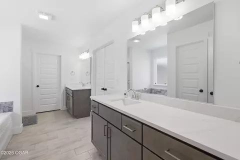 Bath - 902 Silver Oaks Drive Carl Junction Mo 64834 Dr, Carl Junction, MO 64834 photo 1 of 8