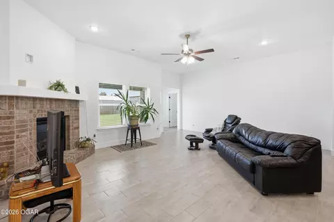 Living - 902 Silver Oaks Drive Carl Junction Mo 64834 Dr, Carl Junction, MO 64834 photo 1 of 2