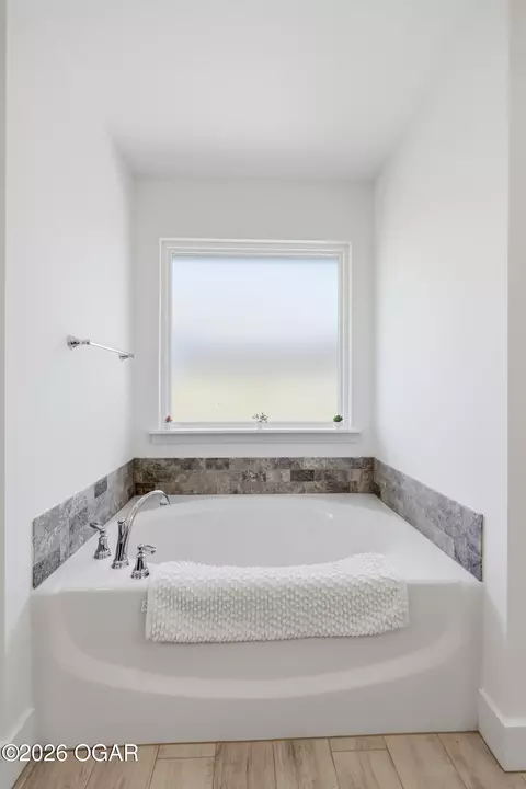 Bath - 902 Silver Oaks Drive Carl Junction Mo 64834 Dr, Carl Junction, MO 64834 photo 3 of 8