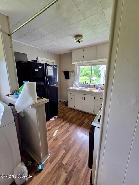 Kitchen - 3922 State Highway Dd Seneca Mo 64865, Seneca, MO 64865 photo 2 of 4