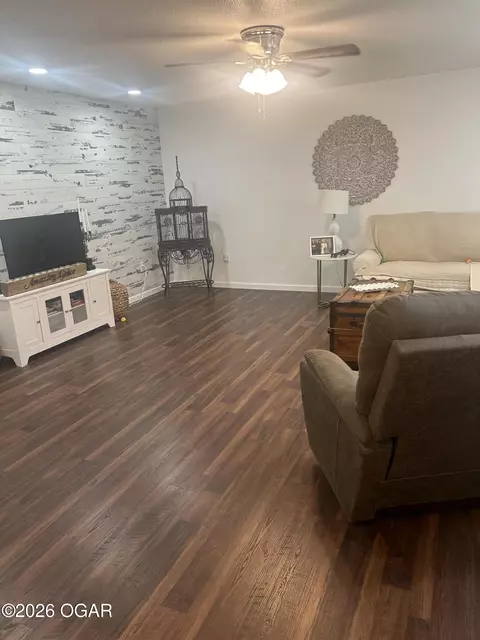 Living - 121 Maiden Lane Jasper Mo 64755 Ln, Jasper, MO 64755 photo 2 of 2