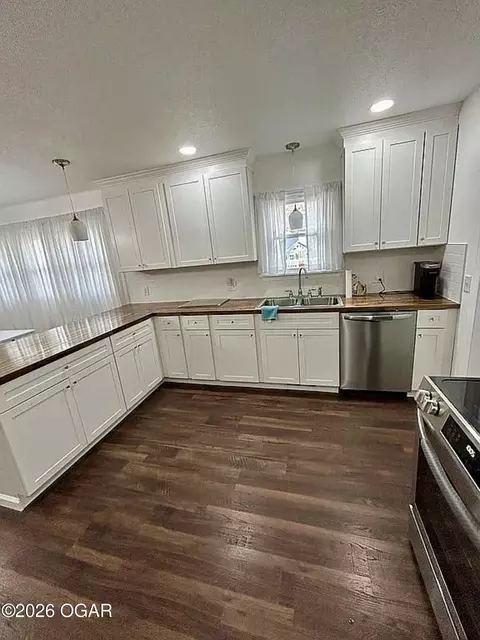 Kitchen - 121 Maiden Lane Jasper Mo 64755 Ln, Jasper, MO 64755 photo 2 of 3